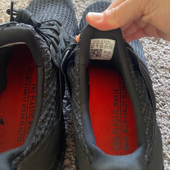 Black adidas ultra boost size 8.5 - Picture 2 of 5